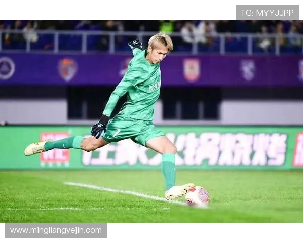 巴伊亚官方宣布中场雷森德加盟青岛西海岸祝愿他未来发展顺利